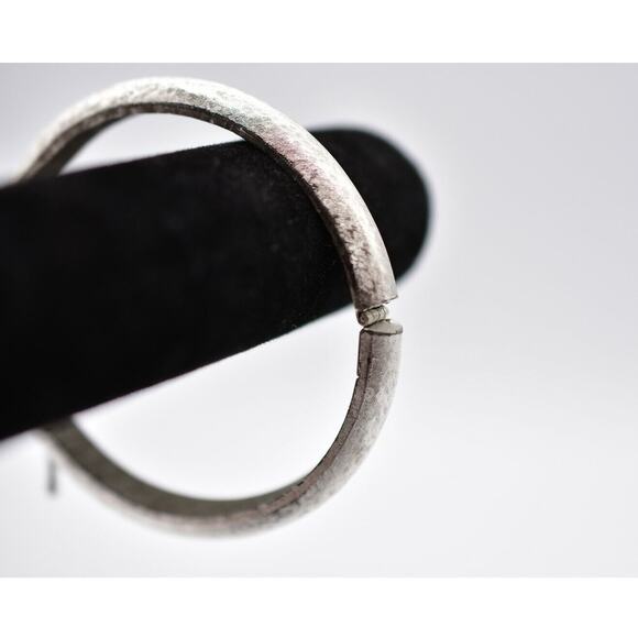 Crown Trifari Vintage Bangle Bracelet Silver Metallic Textured Signed 1940s Bin6 - Picture 1 of 12